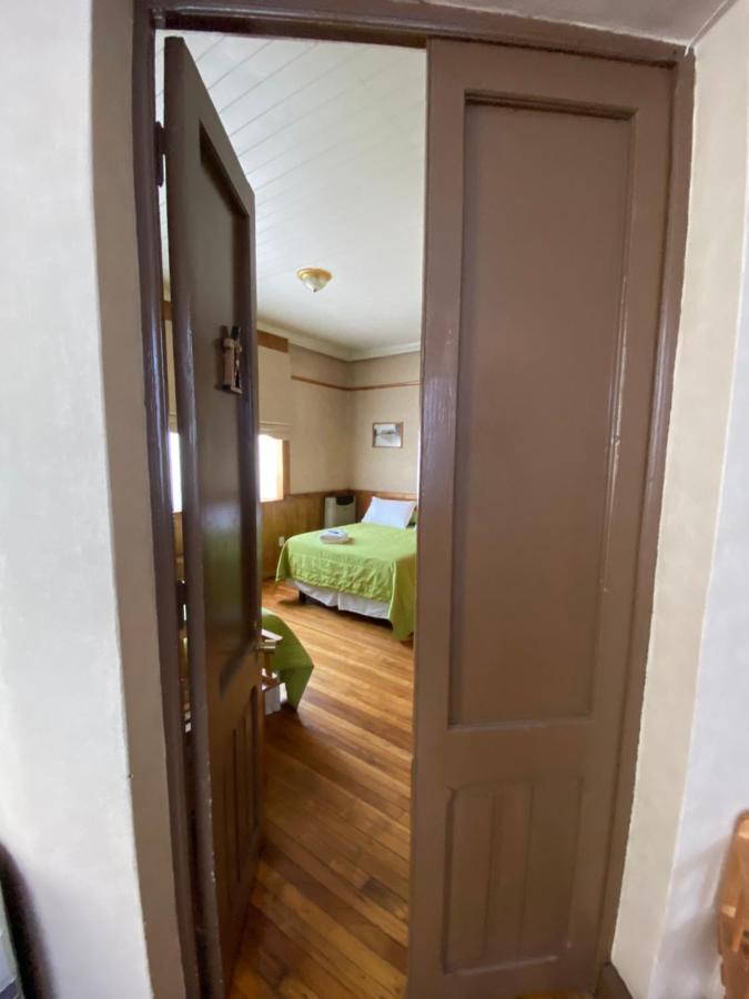 Hostal Chalet Las Violetas Punta Arenas Ngoại thất bức ảnh
