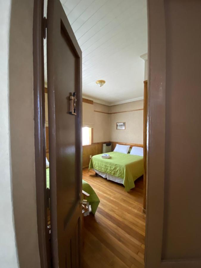 Hostal Chalet Las Violetas Punta Arenas Ngoại thất bức ảnh